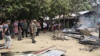 Rumah Kosong Ditinggal Kerja, Tiba-Tiba Terbakar! Kapolsek Bangun Langsung Turun ke TKP, Kerugian Capai Rp250 Juta