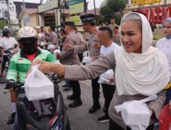 Jelang Berbuka Puasa Polres Pematangsiantar Berbagi Takjil Dengan Masyarakat