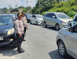 Kapolres Simalungun Turun Langsung Ke Lapangan, Pimpin Penguraian Arus Lalu Lintas Di Jalur Lintas Toba-parapat Saat Pengamanan Arus Balik Lebaran