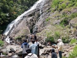 Wisatawan Peduli Kebersihan dan Berbaur dengan Warga, Pesona Air Terjun Sitapigagan Samosir Kian Terasa