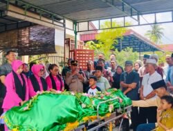 Polres Simalungun Berduka, Personel Polsek Tiga Balata Melayat ke Rumah Duka Almarhumah Tuti Andayani