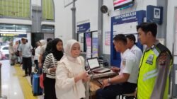 Polsek Siantar Barat Amankan Arus Balik di Stasiun Kereta Api