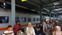 Polsek Siantar Barat Rutin Pengamanan Arus Balik di Stasiun Kereta Api