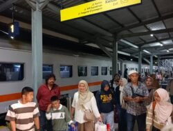 Polsek Siantar Barat Rutin Pengamanan Arus Balik di Stasiun Kereta Api