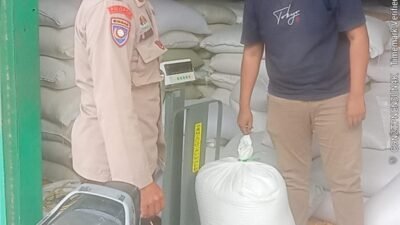 Polsek Siantar Marihat Dampingi Penjualan Jagung Petani Binaan ke Bulog Pematangsiantar