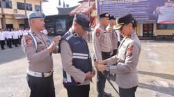 Kapolres Pematang Siantar Bagikan Kaporlap kepada Personil