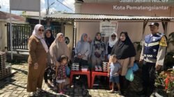 Bhabinkamtibmas Polsek Siantar Barat Monitoring Distribusi MBG di Kantor Kelurahan Bantan