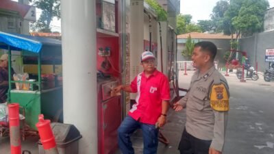 Polsek Siantar Timur Sambangi SPBU Simpang Sambo, Stok BBM Masih Aman