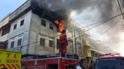 Gerak cepat, Polres Pematang siantar memadamkan api diJalan Thamrin