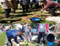 Jaga Ekosistem Danau Toba, Bupati Samosir bersama Yayasan Pusuk Buhit Tebar 1.000 Bibit Ikan dan Tanam 1.000 Pohon
