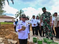 Secara Estafet, Bupati Humbahas Letakkan Batu Pertama Pembangunan KDMP di Pakkat  DOLOKSANGGUL