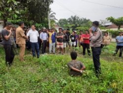 Berintegritas dan Humanis Polsek Gunung Malela Amankan Seorang ODGJ Yang Menggali Ulang Kuburan Warga