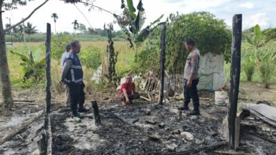 Polsek Sianțar Martoba Cek TKP Kebakaran Rumah di Jalan Parbebsi