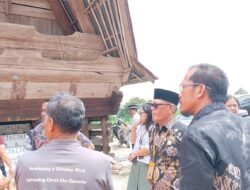 Disdikpora Samosir Bersama PGRI Kunjungi Korban Kebakaran di Desa Dosroha, Salurkan Bantuan Rp42 Juta