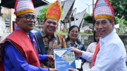 Wamen Bappenas Tinjau Potensi Wisata Budaya Samosir, Terima Proposal DTW dari Wabup Ariston, Namun Enggan Berkomentar ke Wartawan