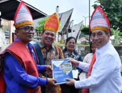 Wamen Bappenas Tinjau Potensi Wisata Budaya Samosir, Terima Proposal DTW dari Wabup Ariston, Namun Enggan Berkomentar ke Wartawan