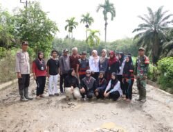 Camata Dolok Batu Nanggar Gotong Royong dan Perbaiki Jalan Desa