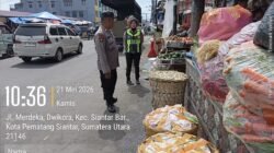 Polsek Sianțar Barat Himbau Bongkar Barang Dagangan di Jalan Merdeka