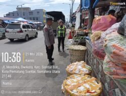 Polsek Sianțar Barat Himbau Bongkar Barang Dagangan di Jalan Merdeka