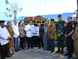 Bupati Samosir Serahkan Hewan Qurban Bantuan Presiden dan Pemkab, Perkuat Toleransi dan Kepedulian Sosial