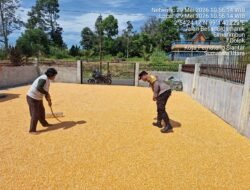 Bhabinkamtibmas Polsek Siantar Marihat Sambangi Petani Binaan