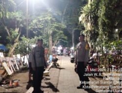 Polsek Siantar Barat Patroli Jalan Kaki Malam Hari di Taman Bunga