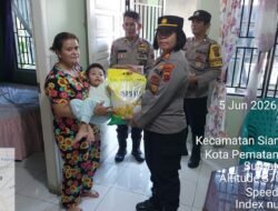 Kapolsek Siantar Utara Jumat Curhat Kamtibmas dan Berikan Bantuan kepada Balita Stunting