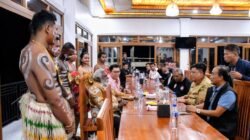 Bupati Samosir Jamu Wagub Papua Selatan, Rajut Kolaborasi Budaya dari Samosir untuk Indonesia