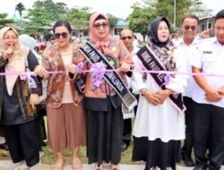 Perkuat Komitmen Wajib Belajar 13 Tahun: Bunda PAUD Simalungun Resmikan Dua TK Negeri Pembina