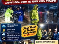 Sigap! Polsek Dolok Batu Nanggar Terjun Langsung Bantu Evakuasi Korban Banjir Luapan Sungai Sikam, 150 Rumah Warga Terdampak