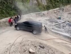 Proyek Jembatan Sigarantung Rp30,7 Miliar Disorot, Wisatawan Mengaku Diminta Bayar Rp70 Ribu untuk Melintas