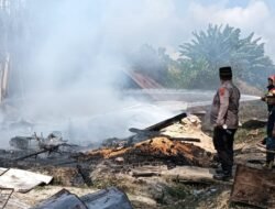 Polsek Siantar Martoba Cek Kebakaran Satu Unit Rumah Bahtorop Ujung