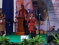 Nadya Agatha Sihotang, Siswi SD Negeri 12 Hariara Pintu yang Sedang Mengejar Mimpi Lewat Lagu, Tampil Memukau di Pisah Sambut Kadisdikpora Samosir