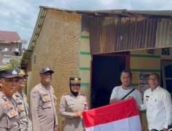Kapolsek Siantar Utara Bagikan Sembako dan Bendera Merah Putih kepada Warga Sambut HUT Kemerdekaan RI ke 81