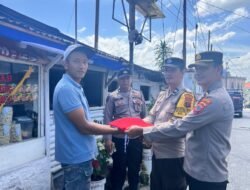 Polsek Siantar Selatan Berikan Bansos kepada Warga Kurang Mampu dan Bendera Merah Putih