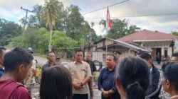 Kadis Sosial Humbahas Dampingi Dr Eriko Silaban Salurkan Donasi Kebakaran Rumah di Parlilitan