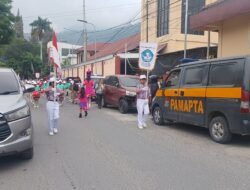 Semangat Pelajar Samosir Sambut HUT RI ke-81, Karnaval Justru Berdesakan dengan Kendaraan