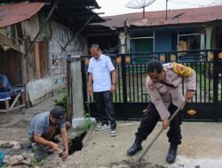 Polsek Siantar Utara Gotong Royong Bersama Warga