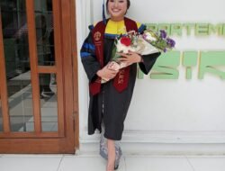Tesalonika Siregar S.Si M.Si Asal Humbahas Raih Predikat Summa Cum Laude Wisudawan Pascasarjana UI