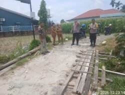 Respon Keluhan Warganya, Kapolsek Siantar Marihat Cek Jembatan Rusak