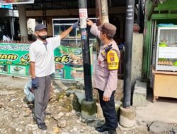 Polsek Siantar Marihat Tempelkan Stiker Layanan Call Center Polri 110