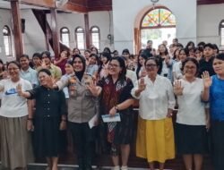 Kapolsek Siantar Selatan Berikan Materi Stop Bully Kepada Pemuda Pemudi Belajar Sidi di Gereja HKBP
