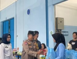 Polsek Siantar Martoba Dampingi SPPG 3 YKB Serahkan Tali Asih dari Kapolres Pematang Siantar