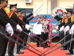 Tongkat Komando Berganti, Pedang Pora Warnai Perpisahan Kapolres Pematang siantar