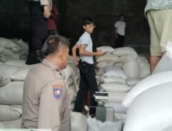 Polsek Sianțar Martoba Dampingi Penjualan Jagung Petani Binaan