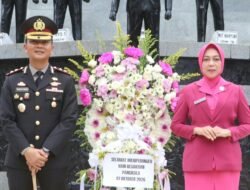 Kapolres Simalungun Didampingi Ketua Bhayangkari Hadiri Upacara Hari Kesaktian Pancasila di Tugu Letda Sujono Bandar Betsy