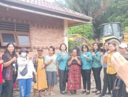 Pasca Banjir Bandang, TP PKK Samosir Salurkan Bantuan dan Beri Penguatan kepada Warga Terdampak di Sitobu, Garoga