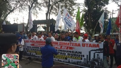 *Ribuan Buruh Geruduk DPRD Sumut! Koalisi Perjuangan Buruh Sumut 5 Konfederasi 33 Federasi Tolak RUU Perlindungan Ketenagakerjaan Berbau Omnibus Law*