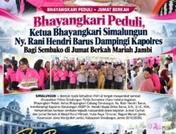 Bhayangkari Peduli, Ketua Bhayangkari Simalungun Ny. Rani Hendri Barus Dampingi Kapolres Bagi Sembako di Jumat Berkah Mariah Jambi