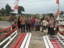 Polsek Siantar Marihat Renovasi Jembatan Merah Putih di Kelurahan Suka Raja